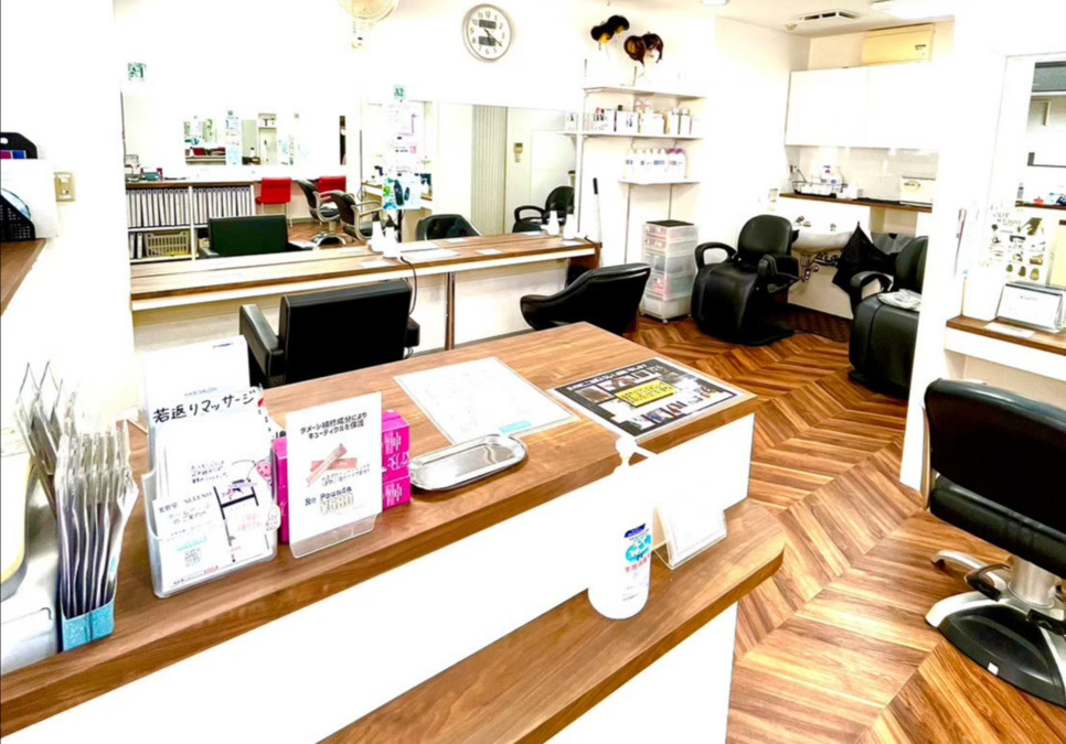 美容室セレーノ歯科大前店の写真2枚目：