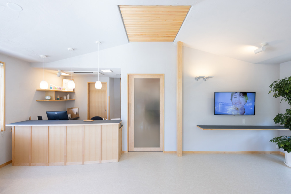 レブリ歯科クリニックの写真3枚目：北欧デザインを基調とした温かい雰囲気の院内が特徴です