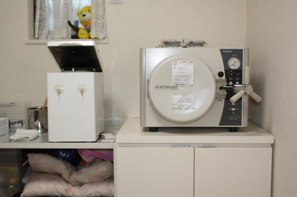 ほりお歯科医院（歯科衛生士の求人）の写真4枚目：熱に耐えるものやタービンはオートクレープで滅菌してもらっています。