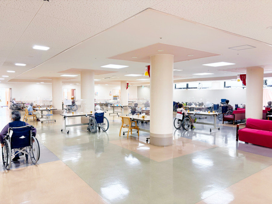 介護老人保健施設　エスペラル東淀川（看護師/准看護師の求人）の写真4枚目：50床ずつ3階建てです