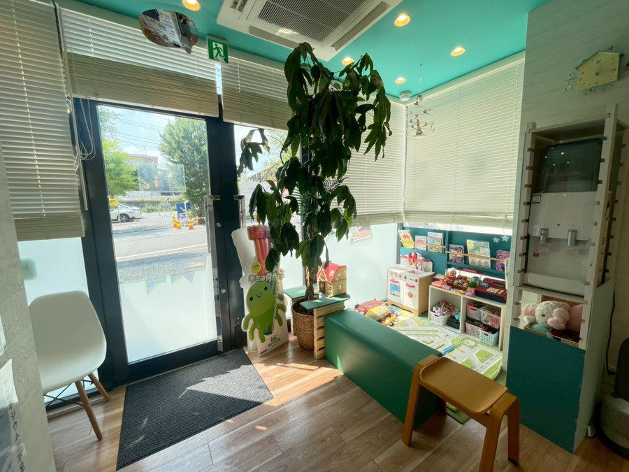 たまプラーザファミリー歯科(歯科衛生士の求人)の写真11枚目:待合室です