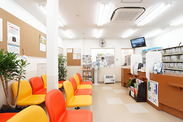 あけぼの薬局　都賀店（薬剤師の求人）の写真2枚目：あけぼの薬局　都賀店の内観