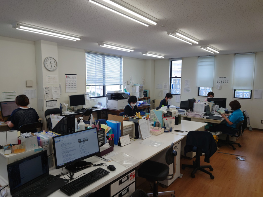 アピス訪問介護狭山(サービス提供責任者の求人)の写真2枚目:事業所内の様子です。
手前には休憩室もあります。