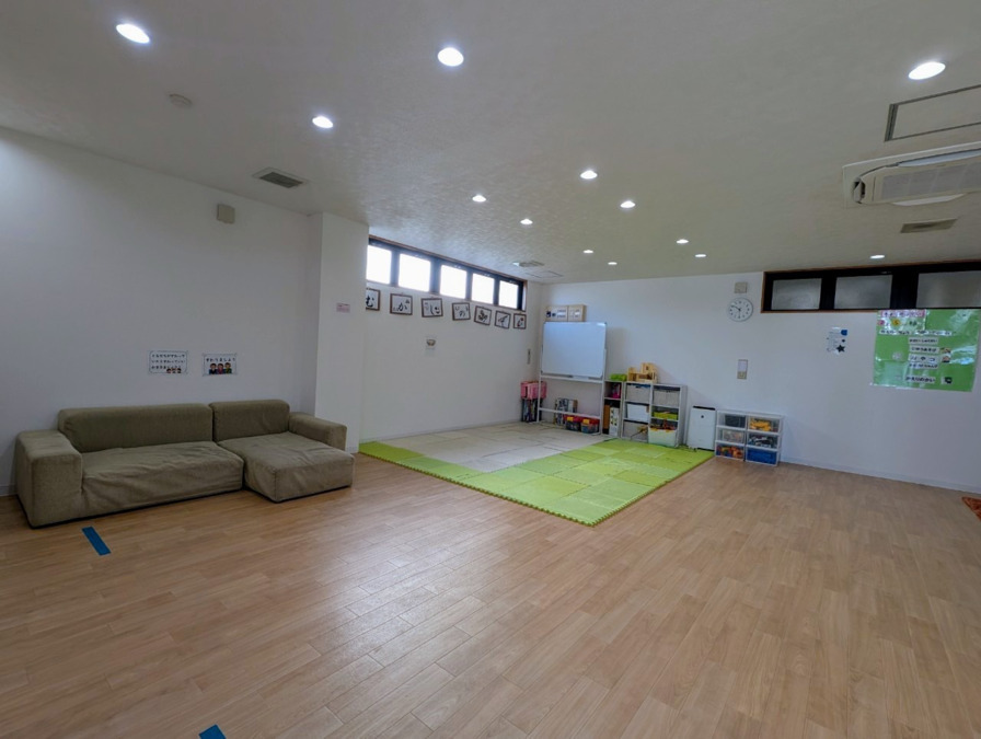 児童デイSES三島校（児童指導員/指導員の求人）の写真2枚目：指導/訓練室の様子です。
