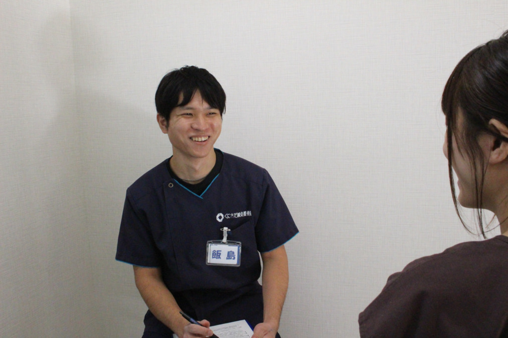 くにさだ鍼灸整骨院（鍼灸師の求人）の写真7枚目：問診時は笑いがよく響きます。