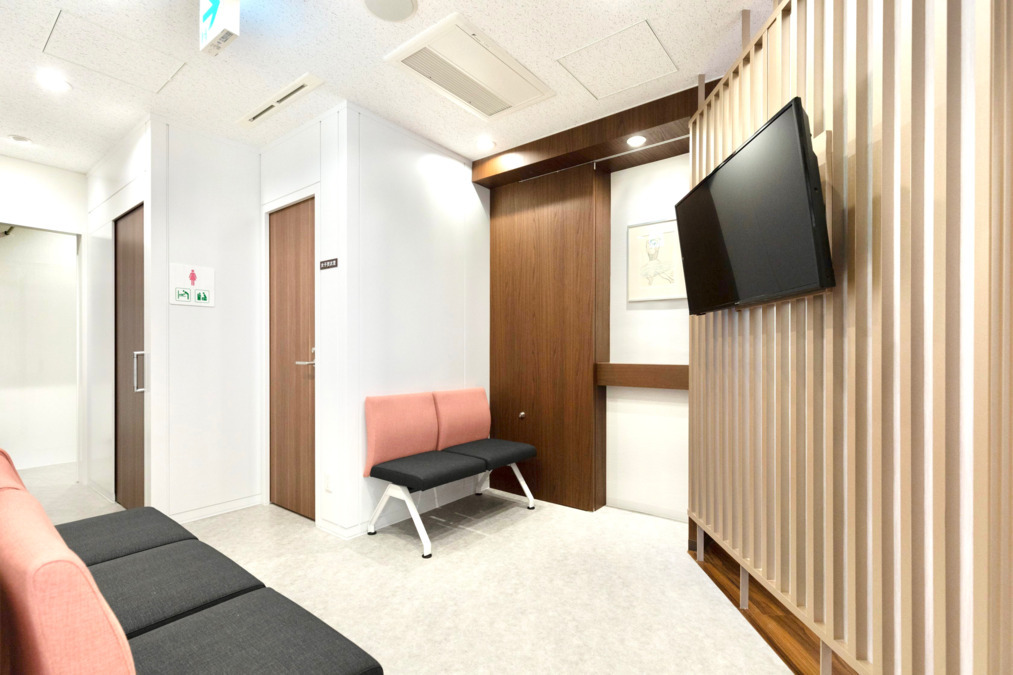 草加西口大腸肛門クリニック（医療事務/受付の求人）の写真2枚目：女性専用待合室になります