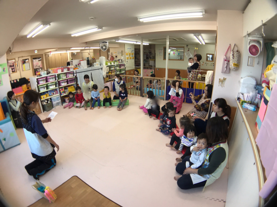 たけのこ保育園の写真6枚目：園内は広々、イベントで全員集まっても余裕です