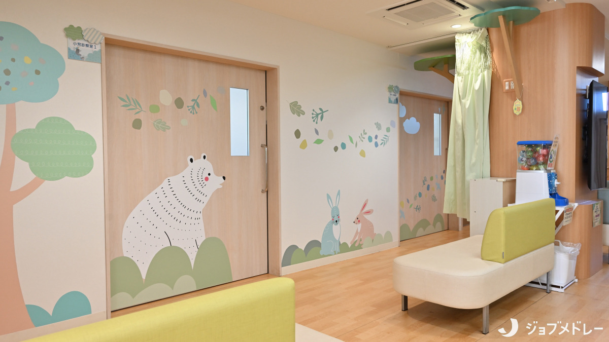 日野みんなの診療所(医療事務/受付の求人)の写真7枚目:お子様が楽しく来院できるよう内装にこだわっています