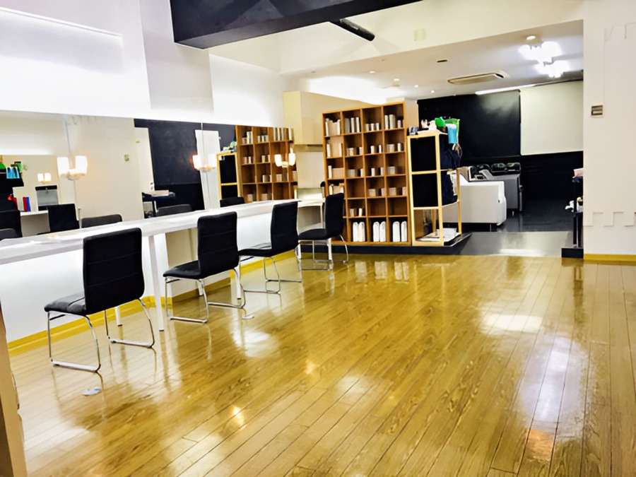 髪染本舗 小牧店（美容師の求人）の写真2枚目：