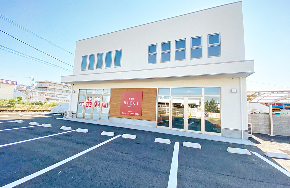 美容室RICCISTYLE富久店の写真6枚目：