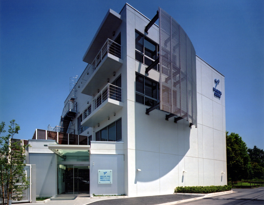 デイ・ケアやよい（介護職/ヘルパーの求人）の写真4枚目：クリニックに併設している為、何かあった時にも安心です。