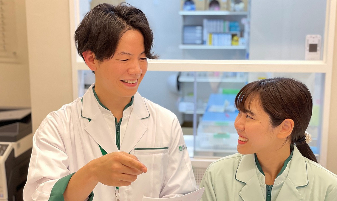 そうごう薬局福井若杉浜店の写真10枚目：【薬剤師と連携】
薬局事務、薬剤師が連携して仕事を行います
