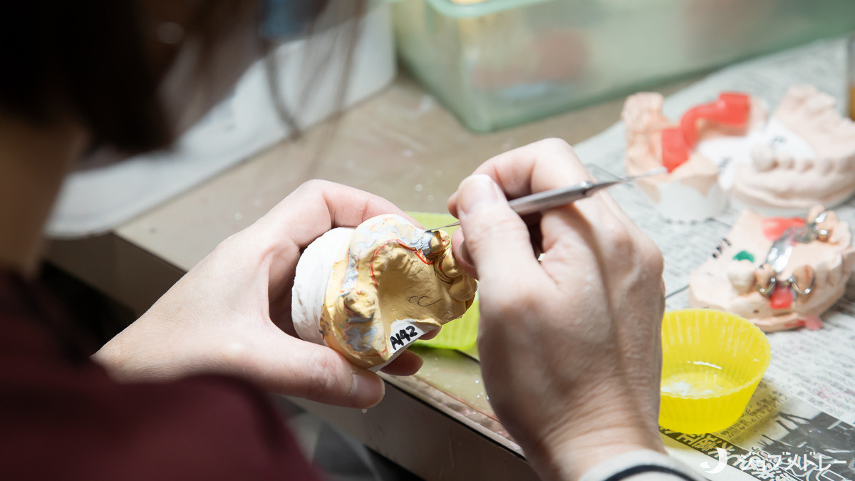 デンタルビスナ（歯科技工士の求人）の写真2枚目：手作業ならではのスキルアップができます。