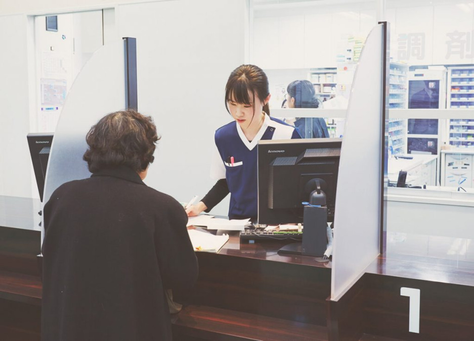 ハートフルファーマシーサザンスカイタワー店（薬剤師の求人）の写真2枚目：ハートフルファーマシーサザンスカイタワー店の受付