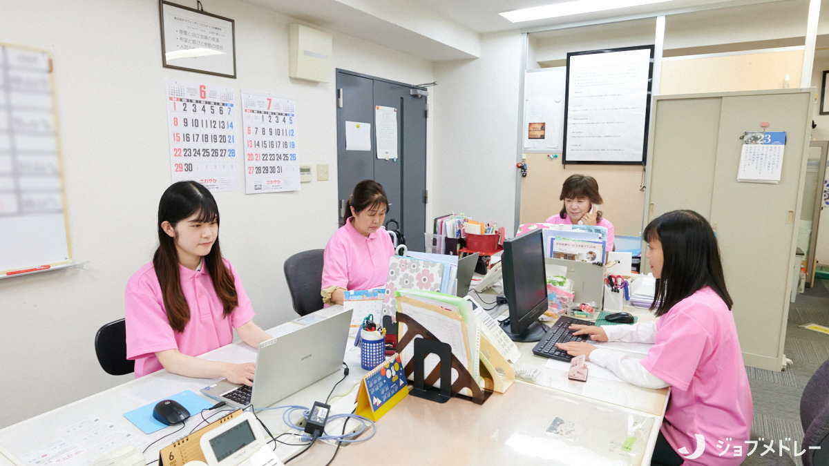 ケアプランセンターはぐみ（ケアマネジャーの求人）の写真6枚目：幅広い年代のスタッフが活躍しています
