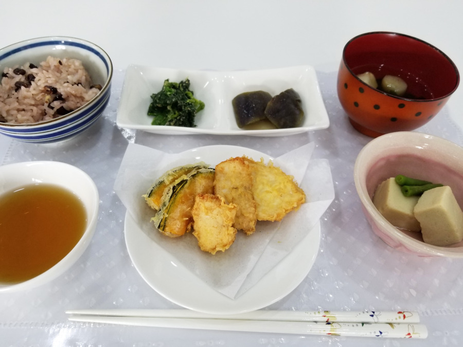 栄町デイサービスの写真14枚目：美味しい手作りの昼食は大人気です！