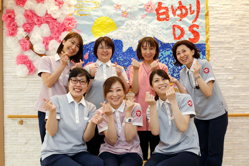 デイサービスセンター白ゆり富岡の写真11枚目：主婦スタッフも多数活躍しており、家事・子育てと両立しやすい職場です♪