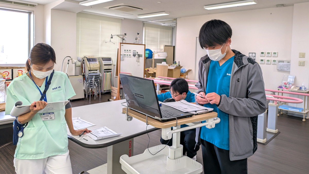 湘南第一病院（看護助手の求人）の写真4枚目：ケアユニットでリハビリスタッフと一緒に患者さんのケアを模索します！