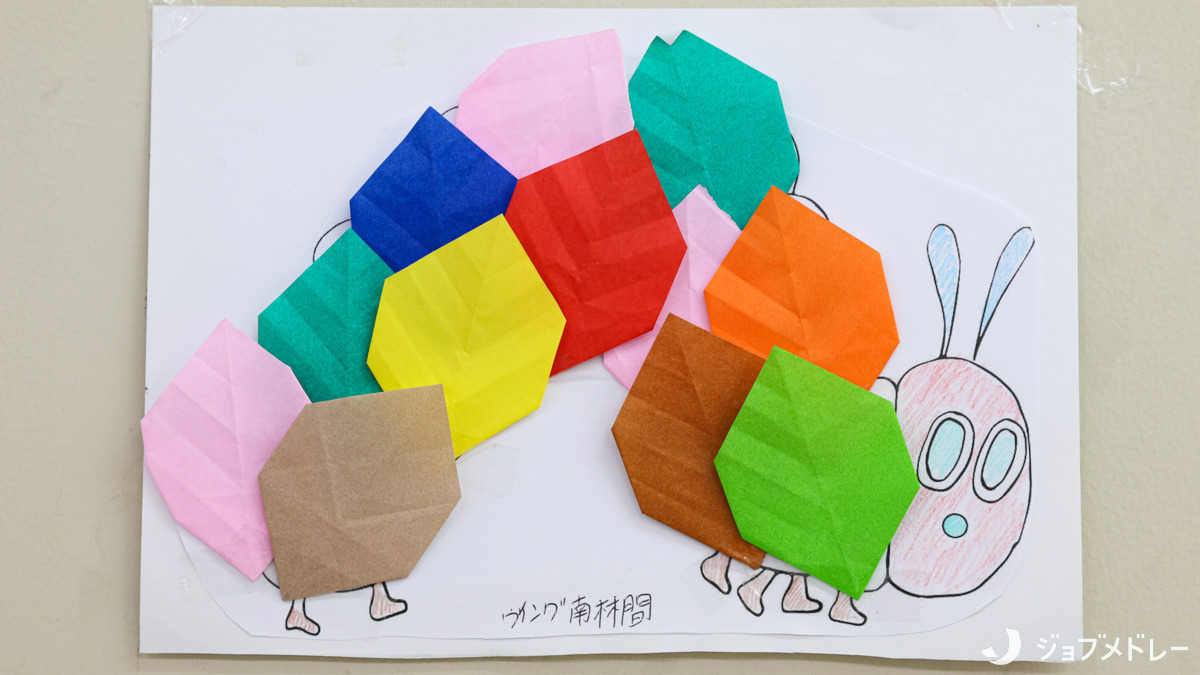 ウイング南林間（児童指導員/指導員の求人）の写真7枚目：子どもたちの作品をあちこちに飾っています