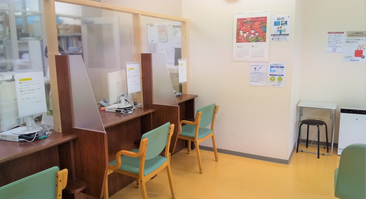 フロンティア薬局　阪神尼崎店（薬剤師の求人）の写真2枚目：フロンティア薬局　阪神尼崎店のカウンター