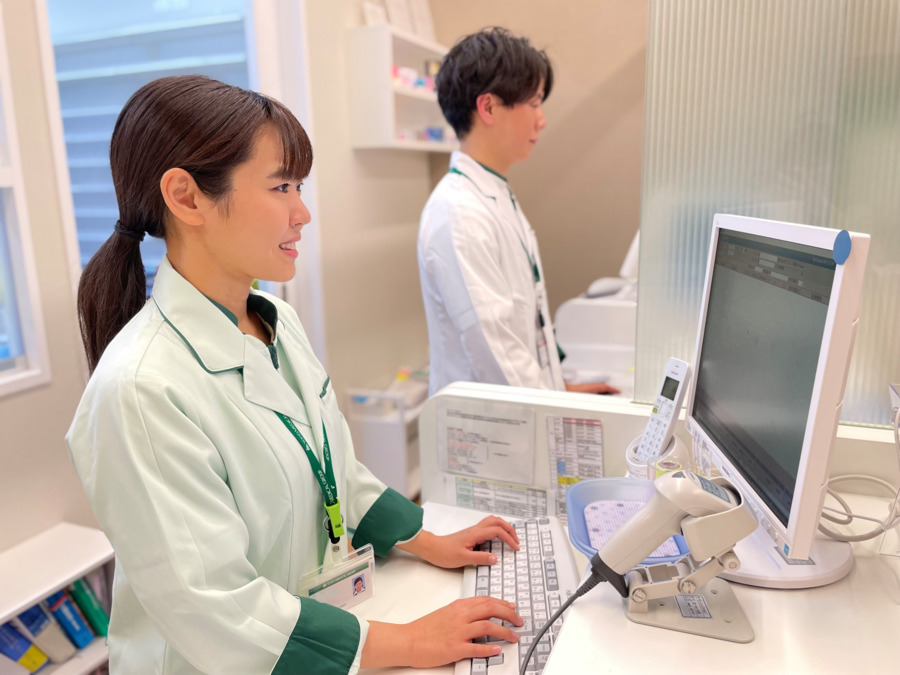 そうごう薬局柳崎店(調剤事務の求人)の写真4枚目:【処方せん入力】
処方せんに記載されている内容をPCへ入力し、書類を作成します