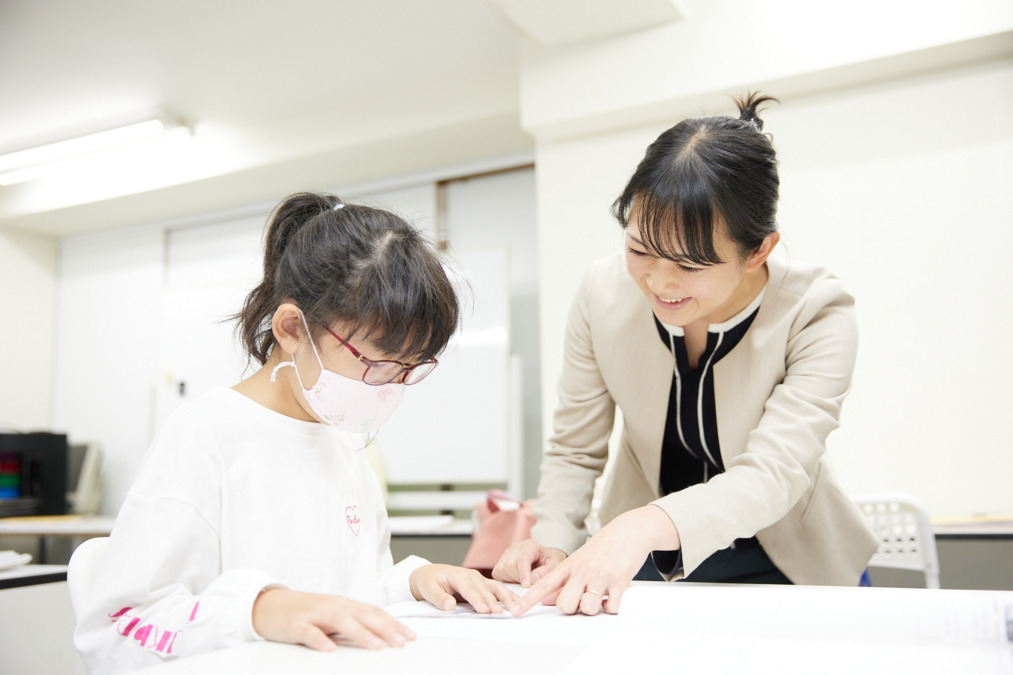 伸栄学習会　南行徳教室の写真2枚目：学習支援に不安があっても大丈夫！イチから一緒に勉強しましょう。