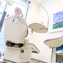 山道歯科医院の写真:1階通常診療様チェアは全部で4台です。