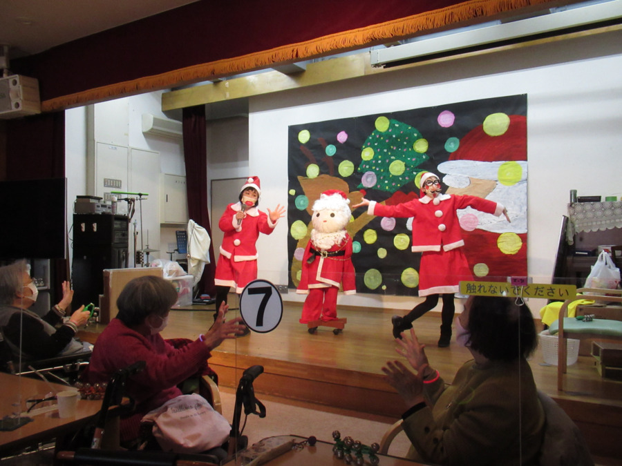 通所リハビリテーション　ルーエハイム（介護職/ヘルパーの求人）の写真5枚目：昨年のクリスマス会の様子です。