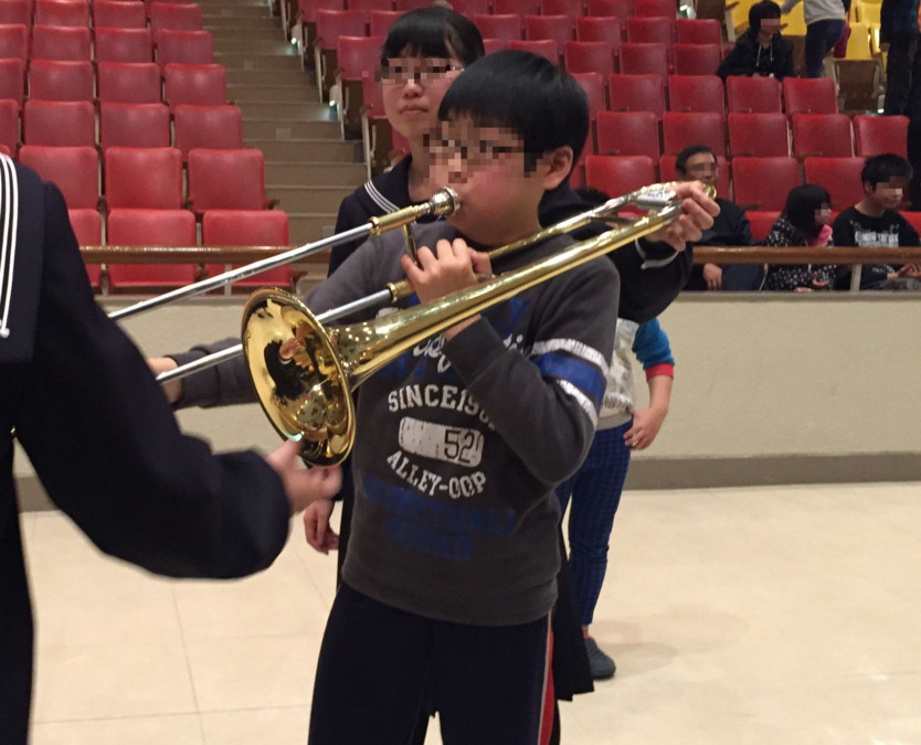 放課後等デイサービス　てむてむ（保育士の求人）の写真5枚目：地域交流体験
中学校吹奏楽部