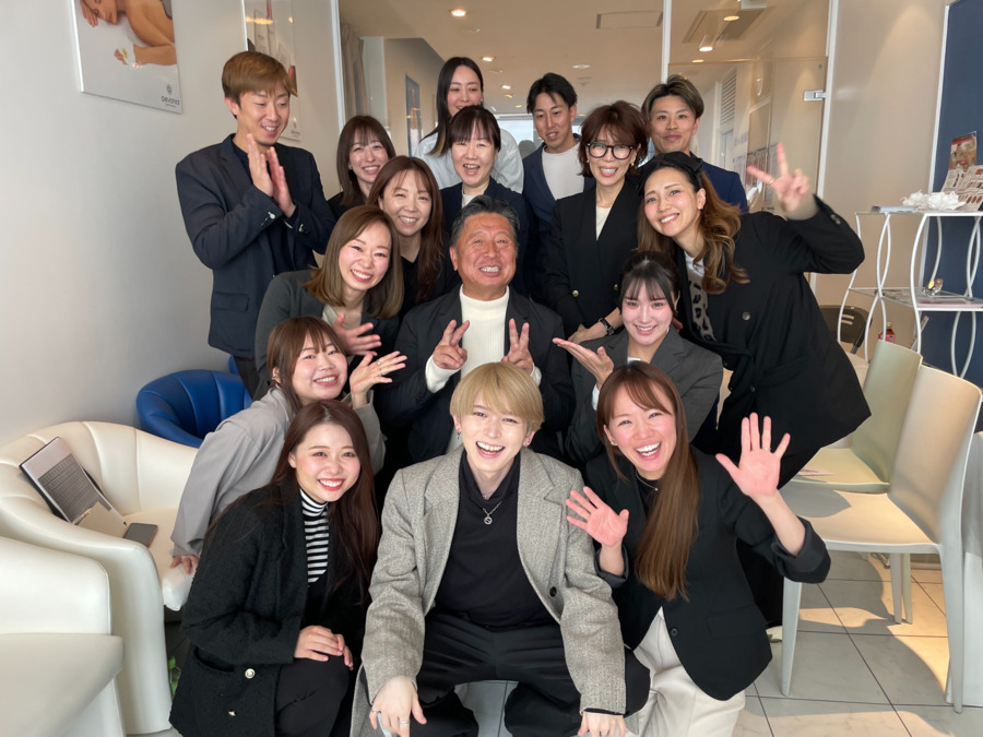 レザンジュ広尾店の写真8枚目：スタッフ集合写真