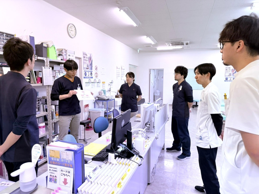 学校法人SBC東京医療大学附属　上青木整形外科（理学療法士の求人）の写真3枚目：朝礼
