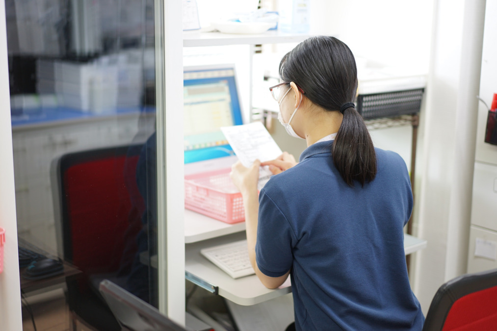 つなぐ薬局　柏（調剤事務の求人）の写真2枚目：頼りになる先輩達がたくさんいます！！