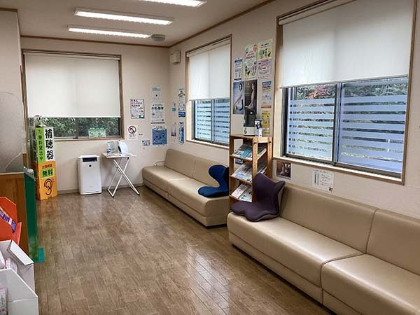 株式会社アイセイ薬局 アイセイ薬局 おおくて店(薬剤師の求人)の写真:アイセイ薬局 おおくて店の内観