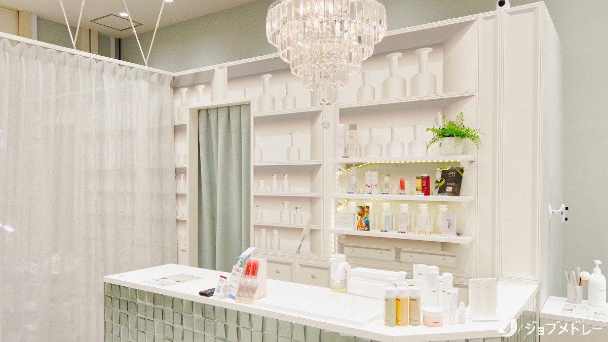 ヘブンリープラス＋  Luz湘南辻堂店（ネイリストの求人）の写真6枚目：受付の様子です