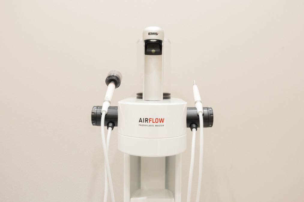 淡路町駅前ささき歯科【2025年05月01日オープン】（歯科衛生士の求人）の写真6枚目：EMSエアフロー
普段のメインテナンスで使用しています