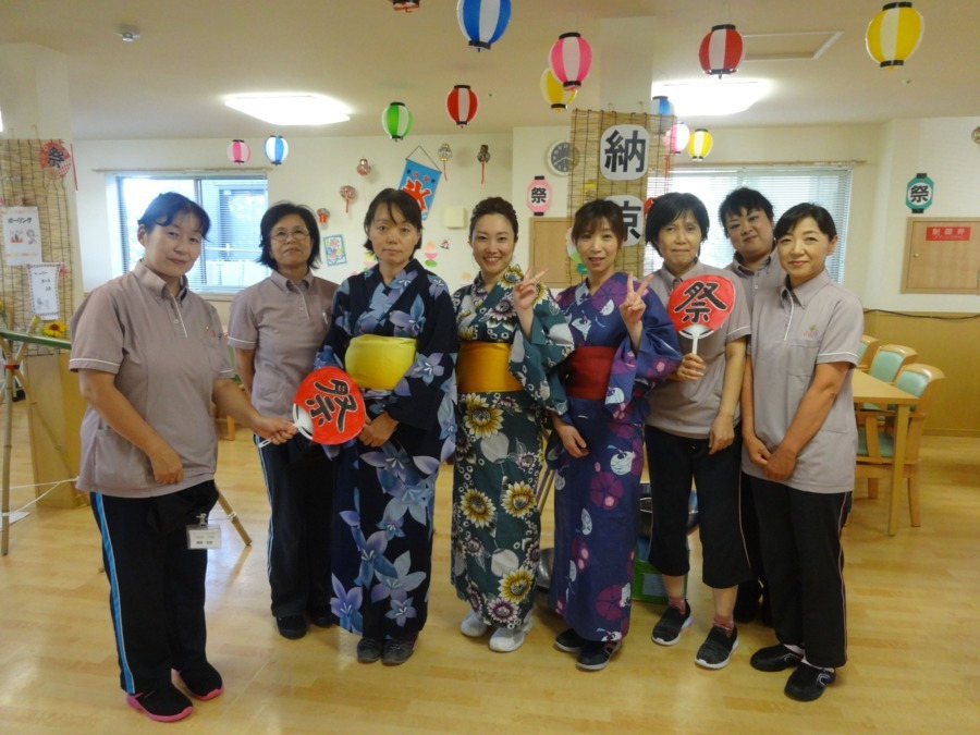 サービス付き高齢者向け住宅 コミュニティホームあんり南江口(管理職(介護)の求人)の写真5枚目:納涼祭では屋台や最後は花火大会で盛り上がります!!