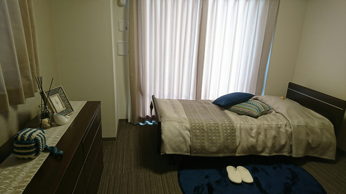ミモザ久里浜はまゆう苑サービス付き高齢者向け住宅の写真3枚目：居室です♪私達はご利用者・職員の笑顔が絶えない施設を目指しております☆
