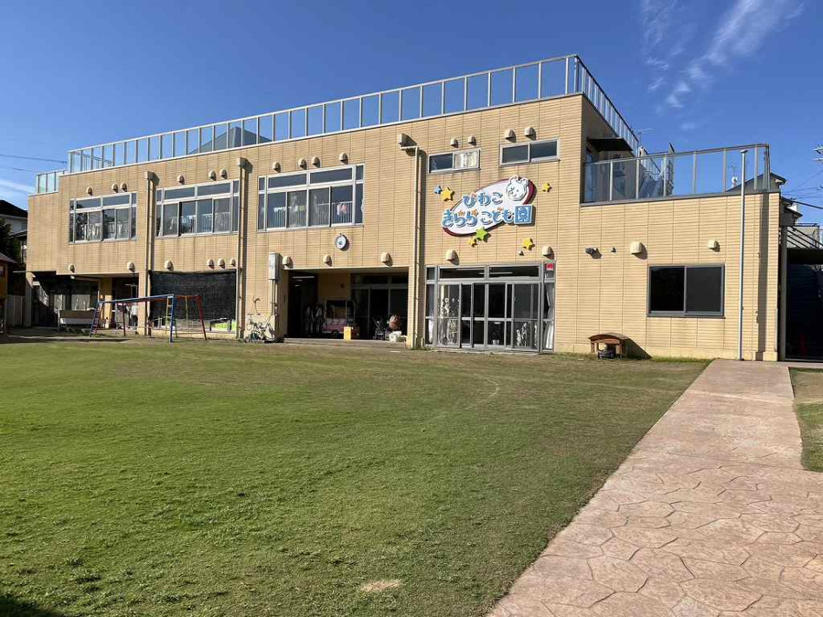 認定こども園 びわこきららこども園の写真2枚目:園庭に芝生が根付きました!