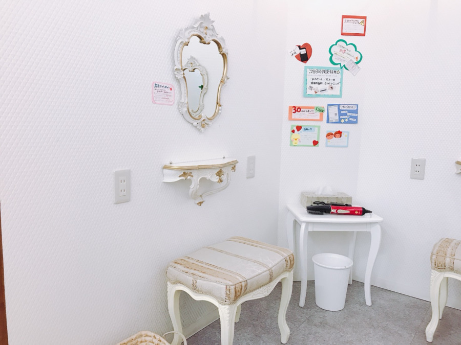 アイラッシュサロン　ピュアリスの写真5枚目：天神橋店　店内１