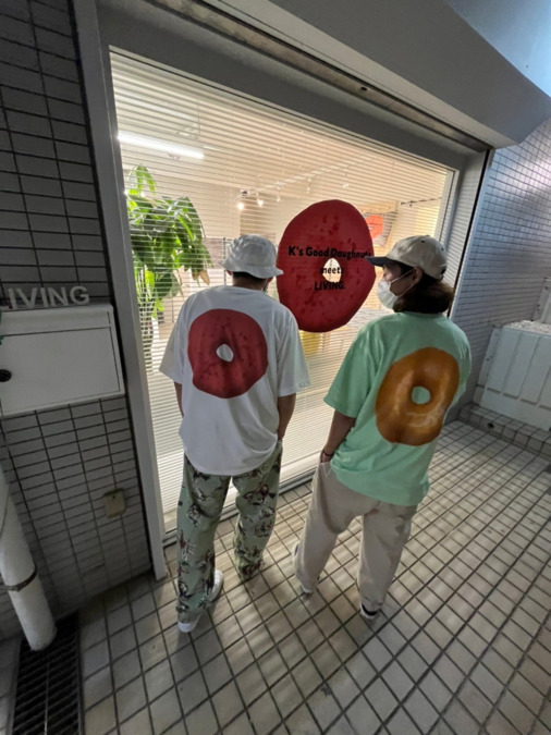 LIVINGの写真4枚目：定期的にイベントも開催しています。写真はドーナツブランドとのポップアップです。