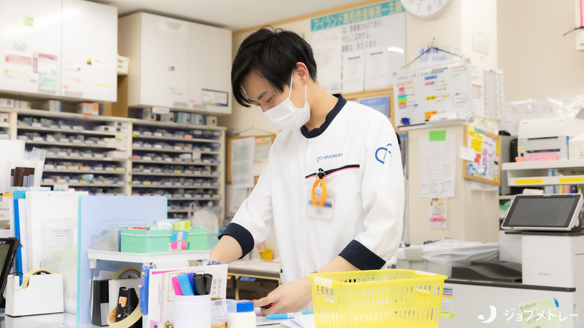 アイランド薬局 丸田店の写真10枚目:業務中の様子です