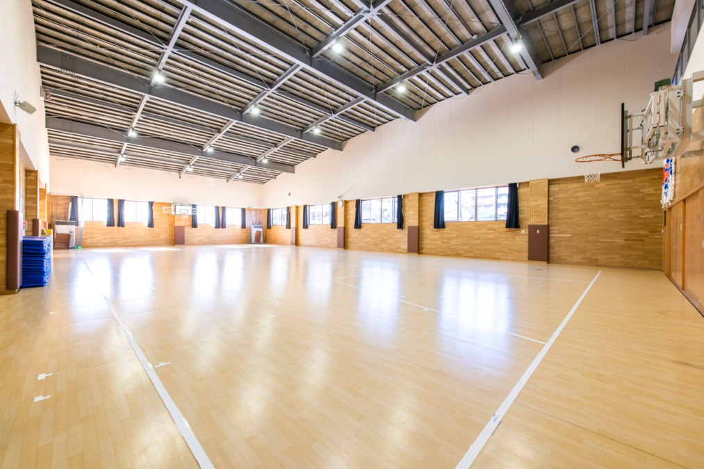 キッズ大陸さいたま与野園（保育士の求人）の写真14枚目：アリーナ（バスケコート1面分）