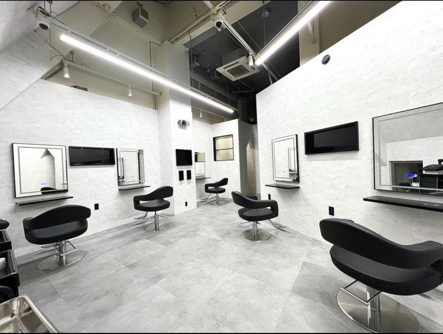 Ｌａｙ．の写真4枚目：白を基調とした店内でゆったり席間隔を空けてるので落ち着いて施術ができる！
