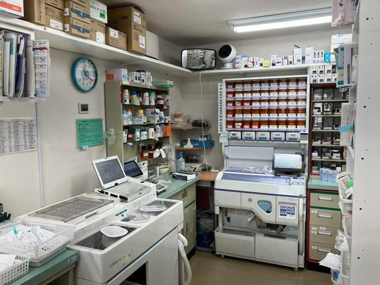 和光薬局 新宿店（薬剤師の求人）の写真2枚目：和光薬局 新宿店の調剤室