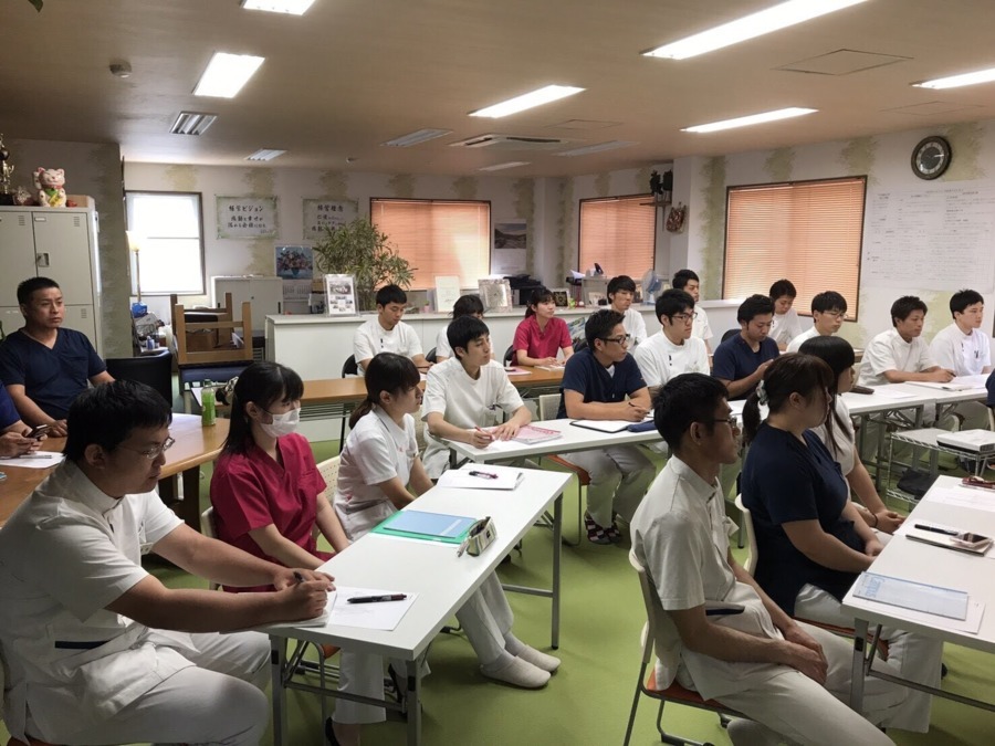 みらい鍼灸接骨院の写真6枚目：社内勉強会も充実！
