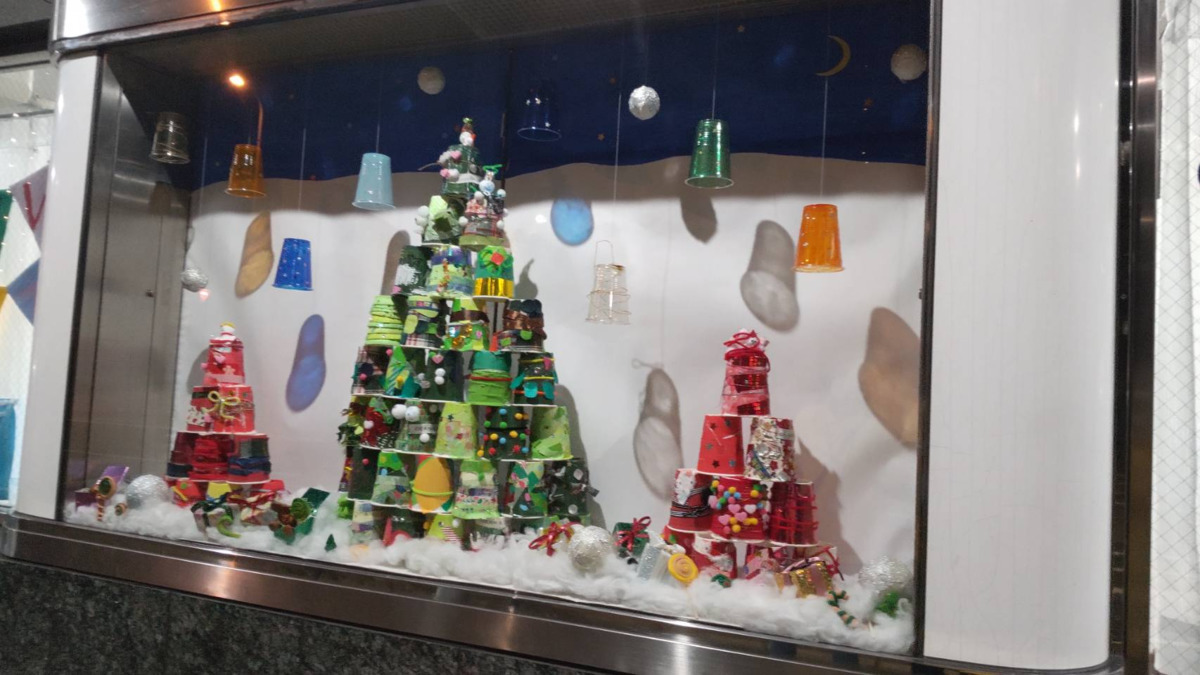 アジャストプログレスクラス（児童指導員/指導員の求人）の写真5枚目：皆で作ったクリスマスツリー！