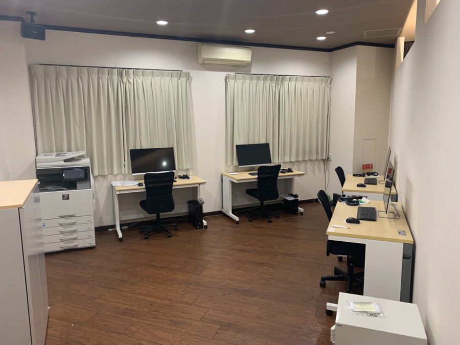 放課後等デイサービスLiebe北外山の写真2枚目：放課後等デイサービスではありえない程広い事務所。
働く環境を重視しています