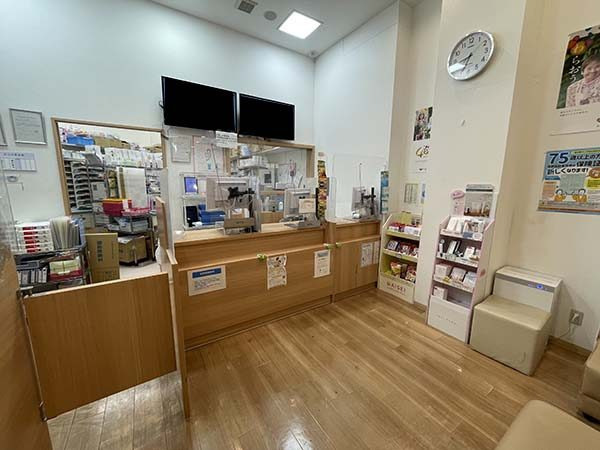 株式会社アイセイ薬局　アイセイ薬局　小杉店（薬剤師の求人）の写真2枚目：アイセイ薬局　小杉店の内観