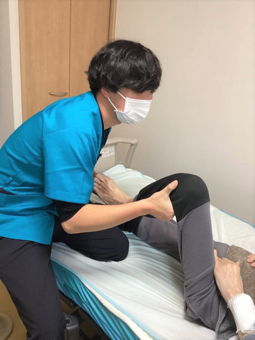 あんり訪問看護ステーション（理学療法士の求人）の写真2枚目：ご利用者様達は、リハビリの時間を楽しみにお待ち下さっています。