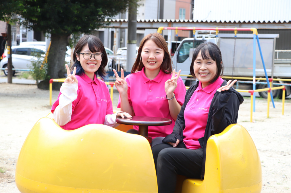 放課後等デイサービスかるみあのhana（児童指導員/指導員の求人）の写真2枚目：近くの公園に子どもと遊びに着たりもします♪